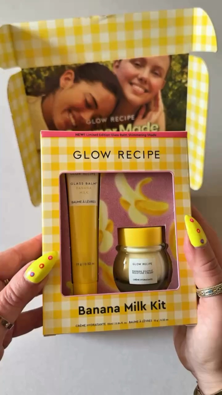 banana cream. banana lip balm. banana key chain. no notes. 

the @glowrecipe duo is giving fruit basket but the kind I’d actually pay for it. cream is lightweight but packs a punch. balm smells the same which feels like main character consistency. 

40-something. high maintenance and proud 🍌

*pr sample 

Glow recipe banana soufflé cream . Glow recipe banana cream . Glow recipe moisturizer . Glow recipe lip balm . Skincare texture . Skincare routine . Lip balm . skincare over 40 .