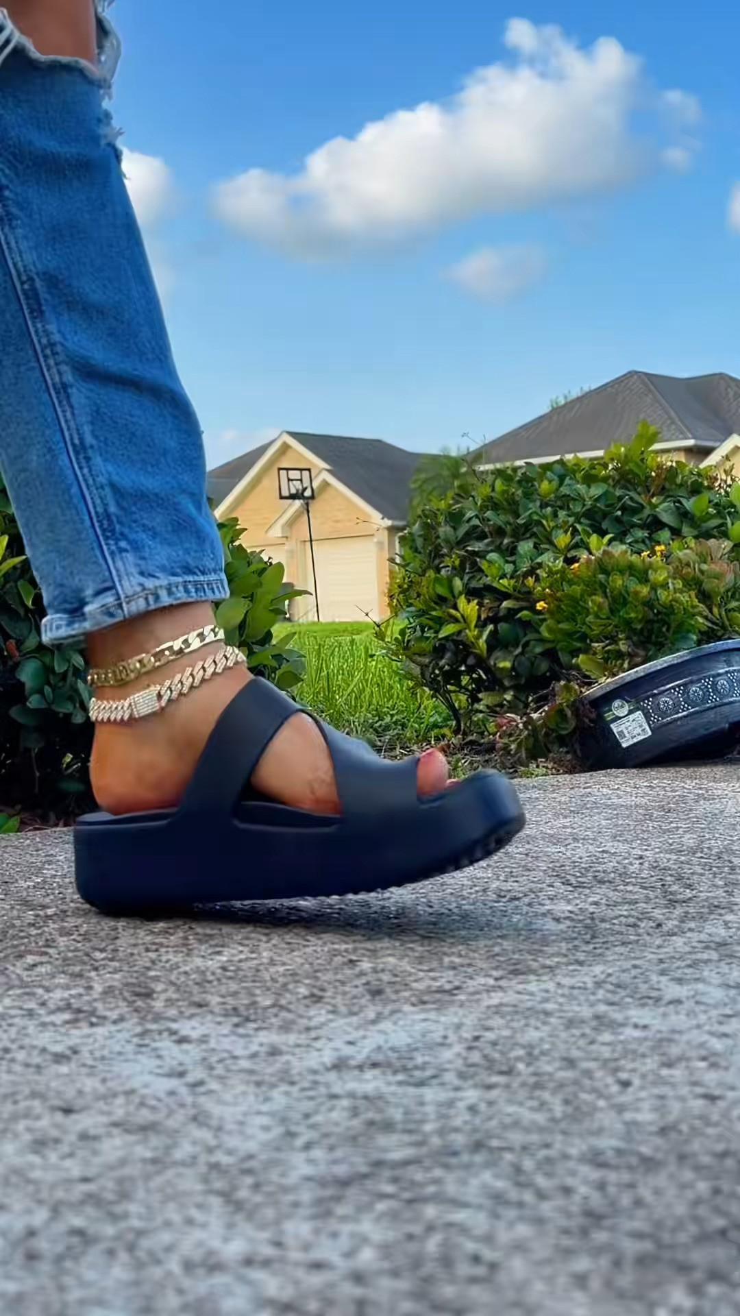 Crocs getaway sandals are so comfortable like marshmallow!! #crocs #crocsandals #crocsgetawaysandals #summersandals #ad 

 #LTKootd #LTKActive #LTKTravel