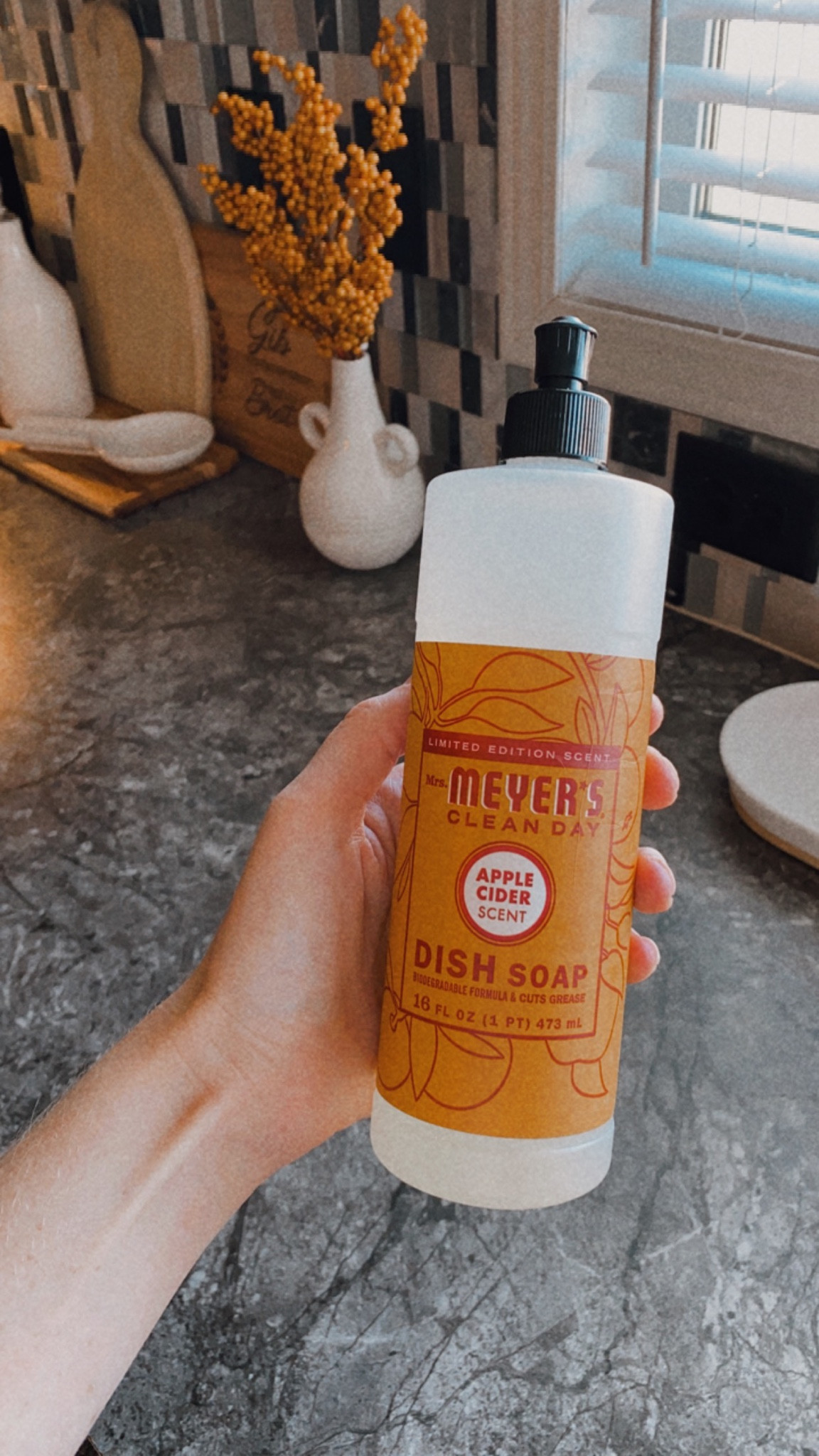 Such a good fall scent, makes doing dishes even more fun😅🍂

#LTKHoliday #LTKSeasonal #LTKhome