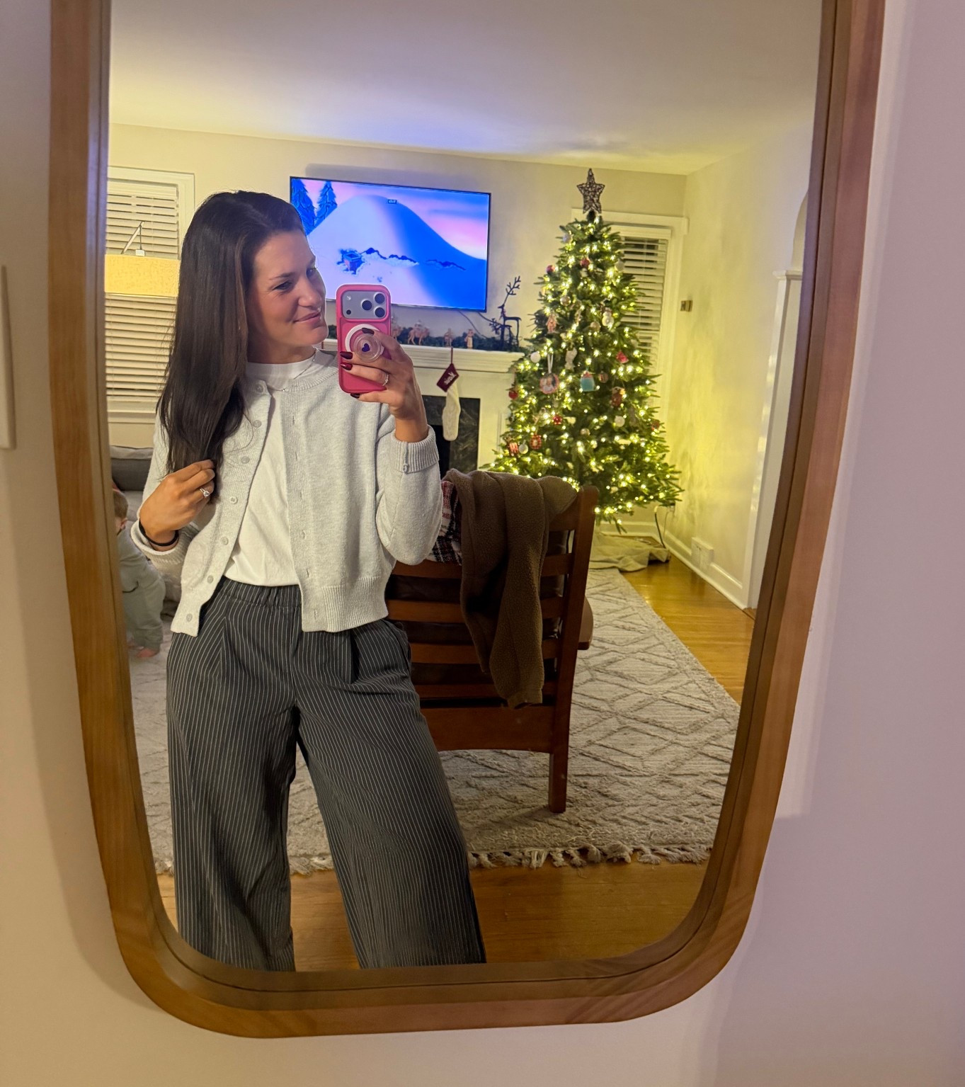 A few months ago I went to aerie, went into the fitting room, and then out of the blue this young girl working there goes…”can I give you a pair of pants I think you would look amazing in”.

And boom- these pants!

Would have never picked them up for myself but they have been my go to for comfort but looking put together!

I wish I caught her name because she went above and beyond at her job and she is truly going to be great! I wish that would always happen to me! 

#aerie #momlife