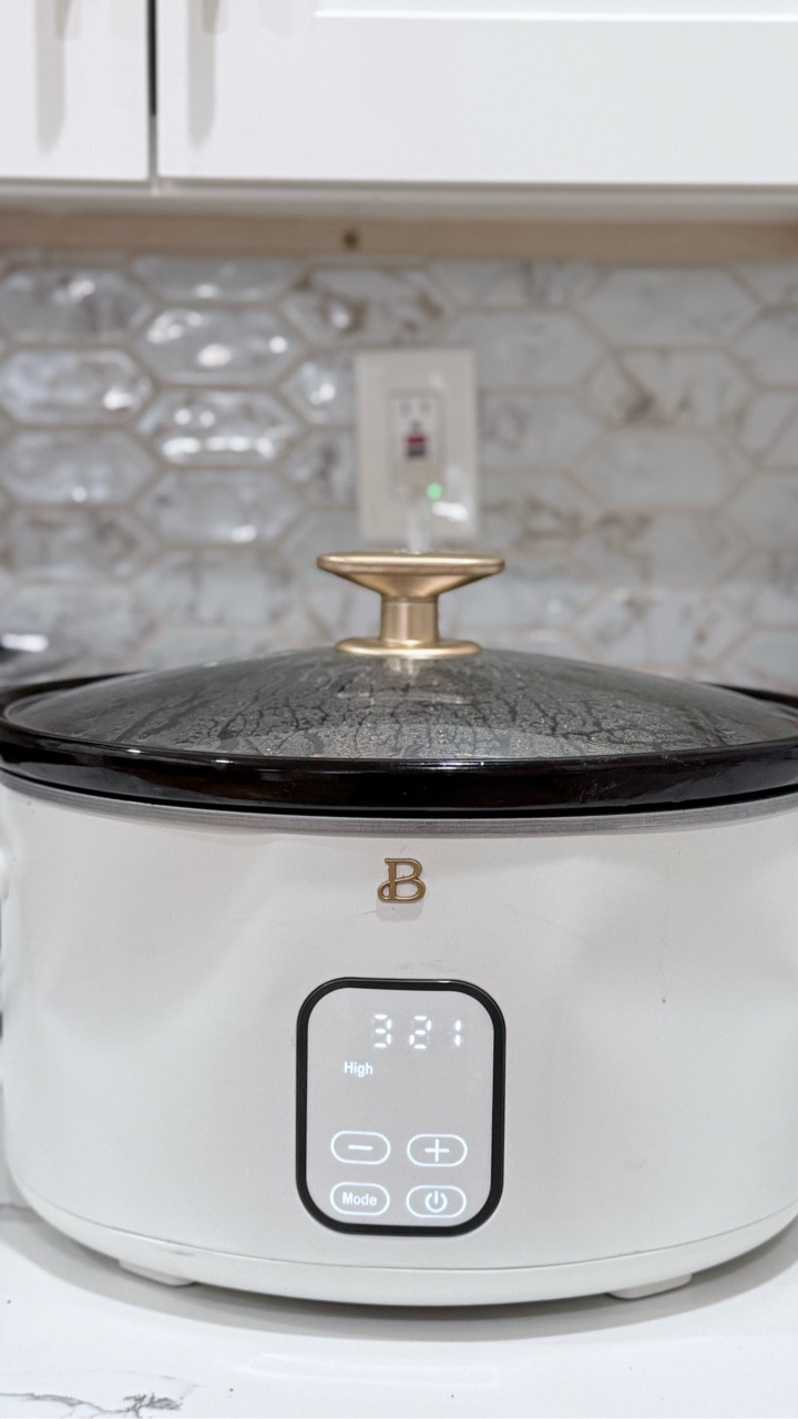 Easy slow cook meals for the busy person. “We have food at home” is the motto from here on out. 

Ingredients: 
- Beef cubes or pot roast 
- Potatoes, carrots, onion, garlic, celery 
- Cracked black pepper, pink Himalayan salt, crushed red  peppers and Italian seasoning 
- Broth or stock of choice 

Throw it all in at let it do its thing ! 

Comment COOK and I’ll send you a link with my crockpot 🤍 

#dinnerideasُ #easymeals #slowcookerrecipes #crockpot #busymom #nurse #adhd