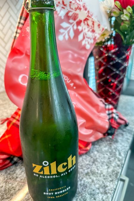 I don’t drink alcohol but I love a good festive drink. This non-alcoholic wine from Zilch is so yummy. #Nonalcoholic #Wine #Zilch #Products #Festive #Holidays #Christmas2023 