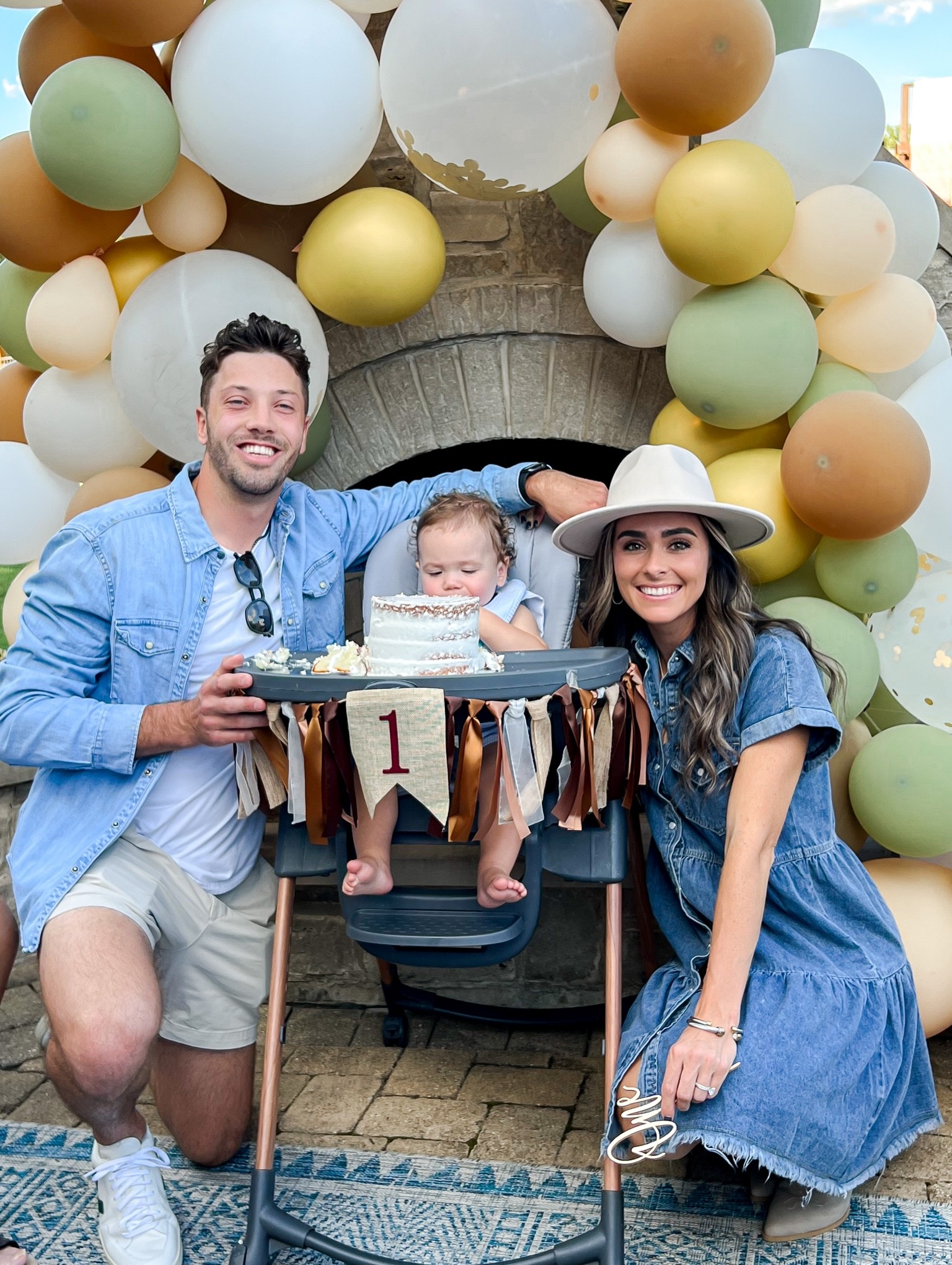 JTB’s first birthday - linking my dress, hat, & boots - jack’s outfit - & party details below


#firstbirthdayidea #bearsfirstbirthday #babysfirstbirthday #smashcakefit #balloonarch #amazondress #abercrombie #pinklily 

#LTKstyletip #LTKmens #LTKunder50