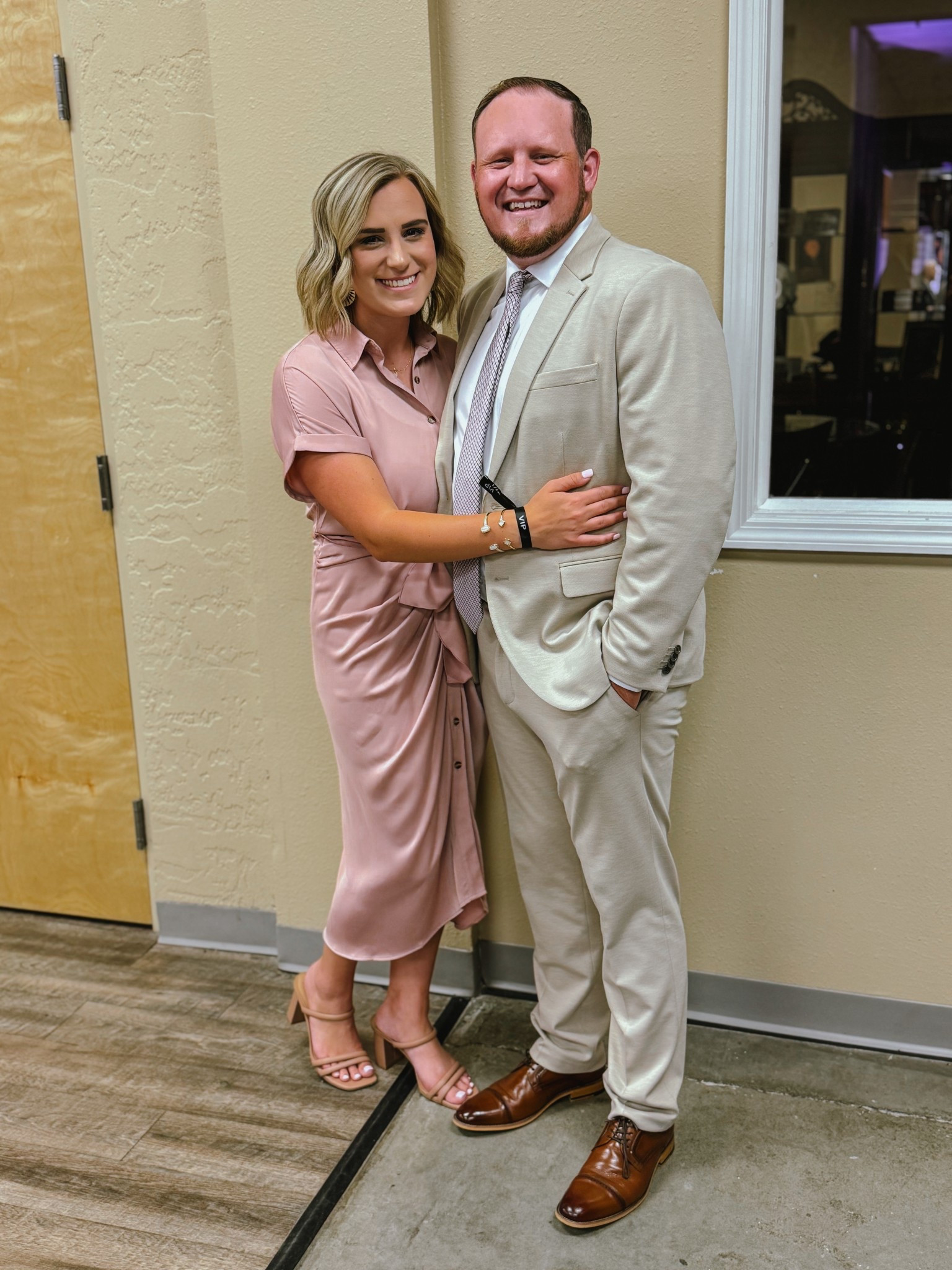 Such a cute dress for church or work! Wearing a size Small