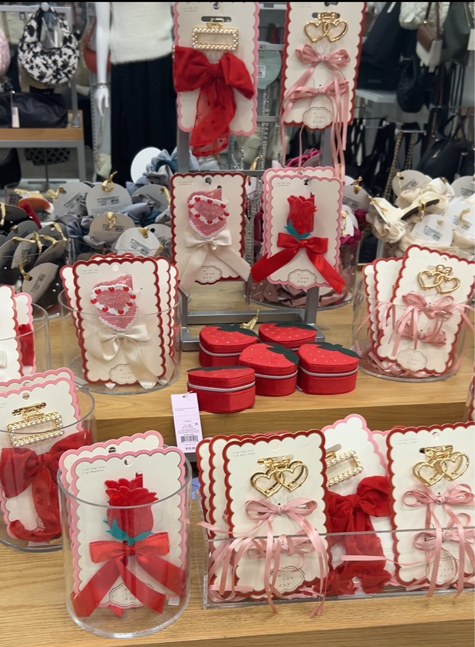 The BEST Valentines teacher gift under $11! 

#LTKFindsUnder50 #LTKGiftGuide #LTKSeasonal
