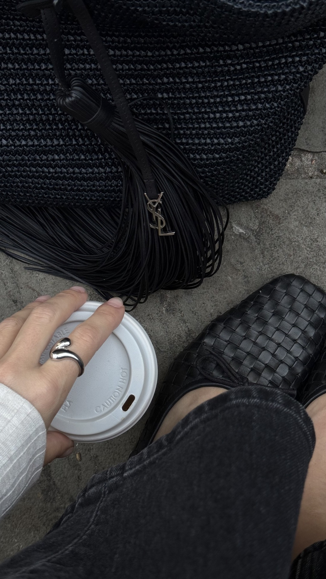 Some days I can barely find the time to breathe, yet I can always find a minute for an outfit check 😉

#minimalchic #casualchicstyle #tomboygirl #newyorkerstyle #minimalstreetstyledaily
