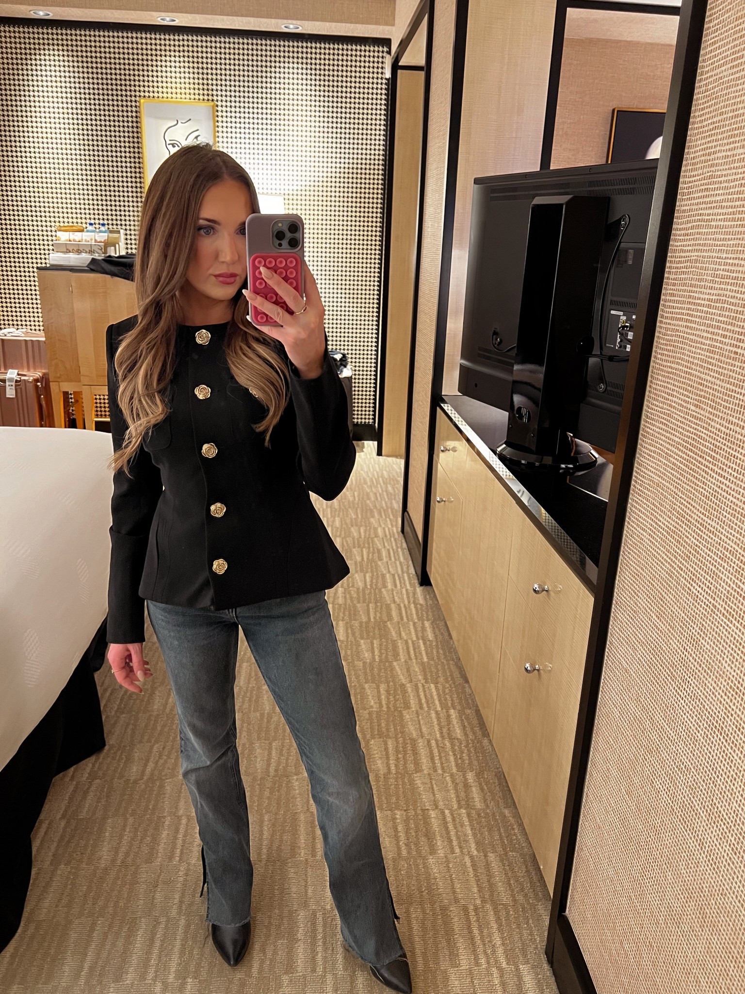 this blazer and jeans combo though

Wearing XS in blazer + 24 in jeanss

#LTKootd #LTKPetite