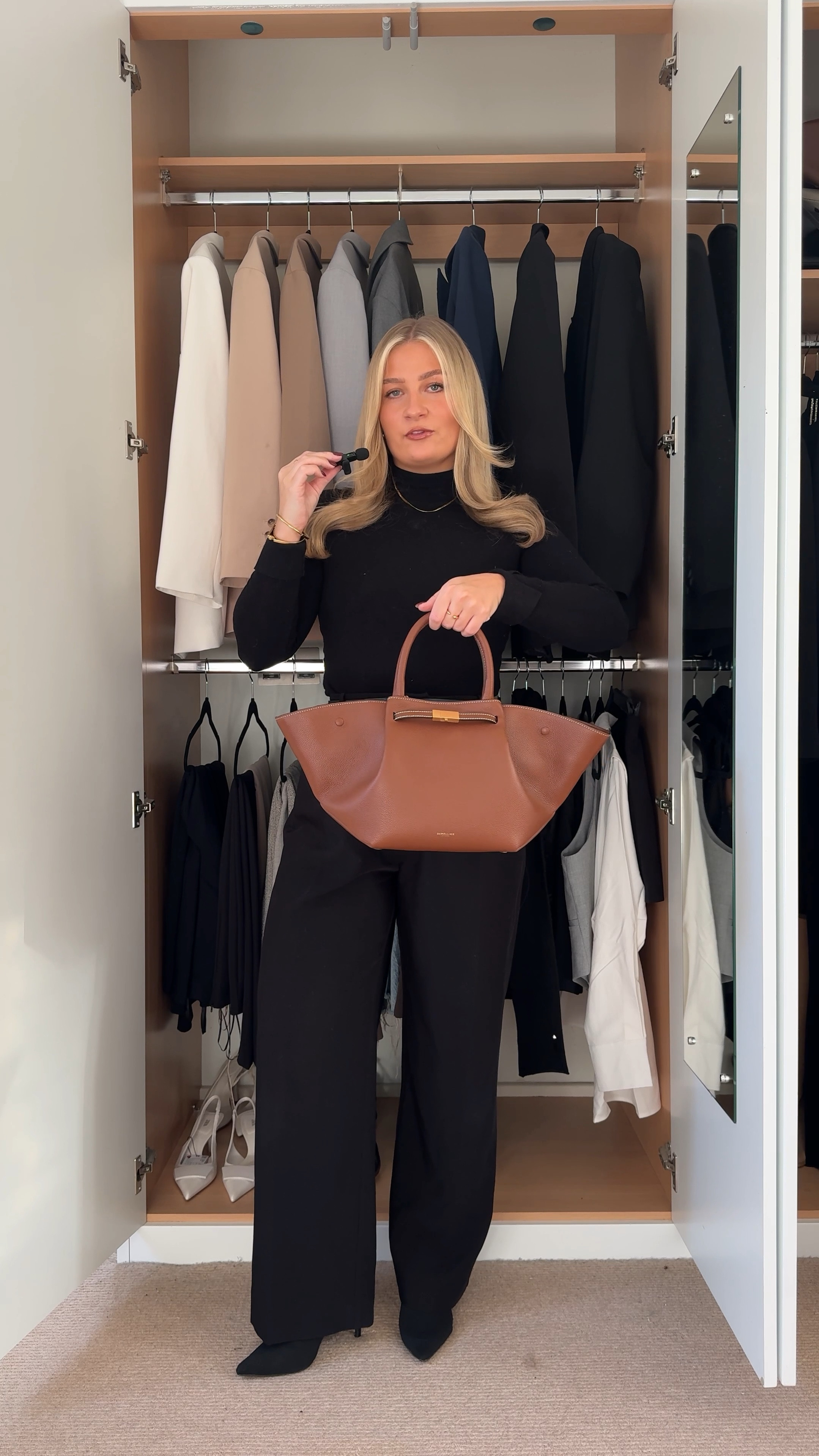 Leather bag, jacket, teddy jacket, leather belt, beanie

#LTKeurope #LTKSeasonal #LTKstyletip