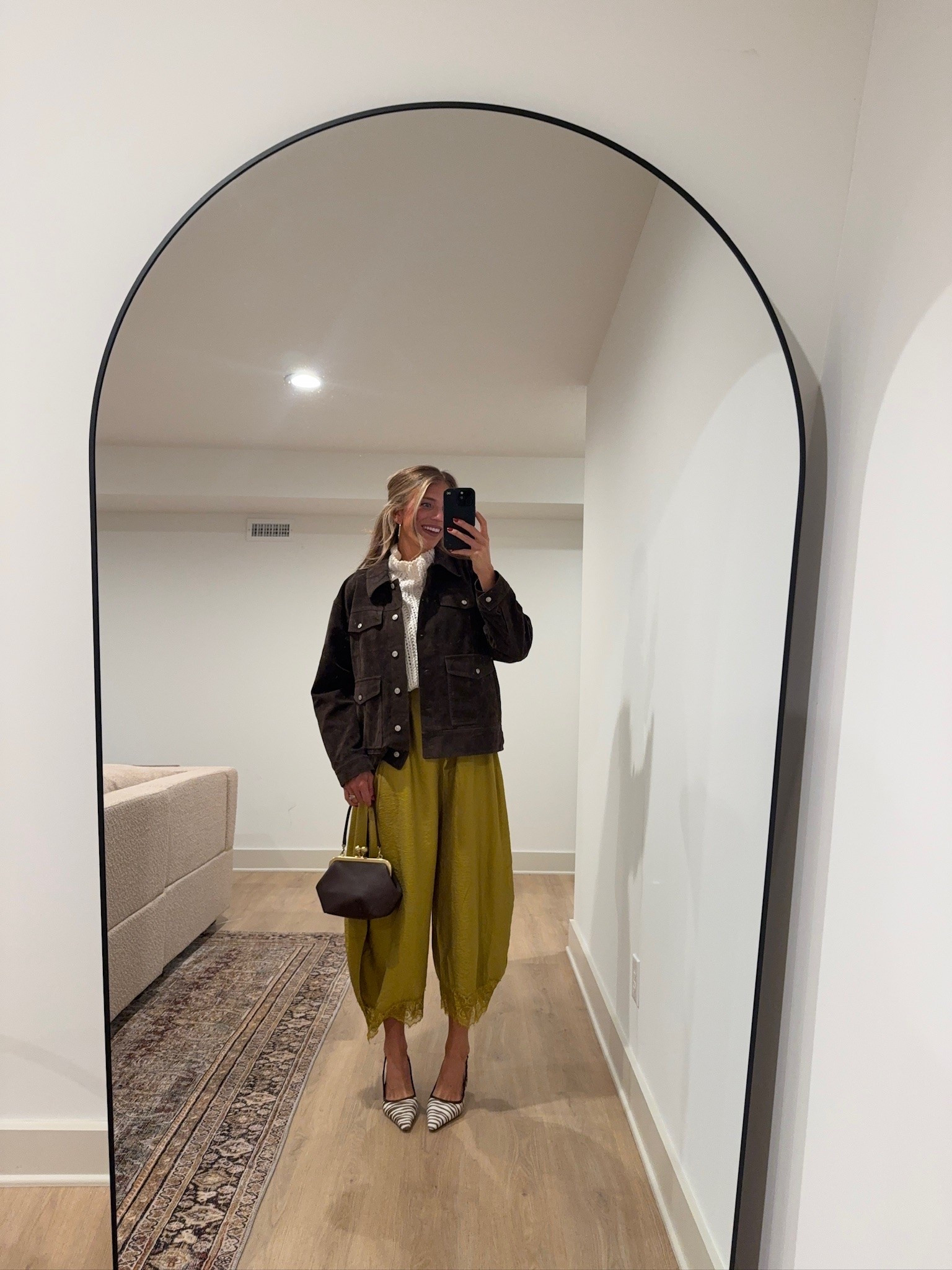 An elevated fall look ✨ These pants are so fun and comfortable! 

Wearing a size small long in the pants. They run a little big so I would recommend sizing down for a true to size fit.