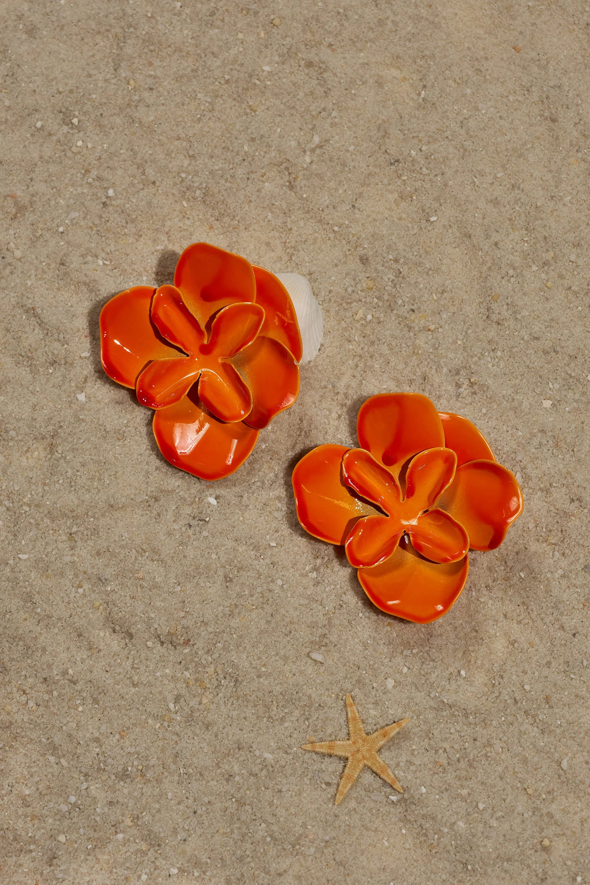 ON DND EARRING | AKIRA