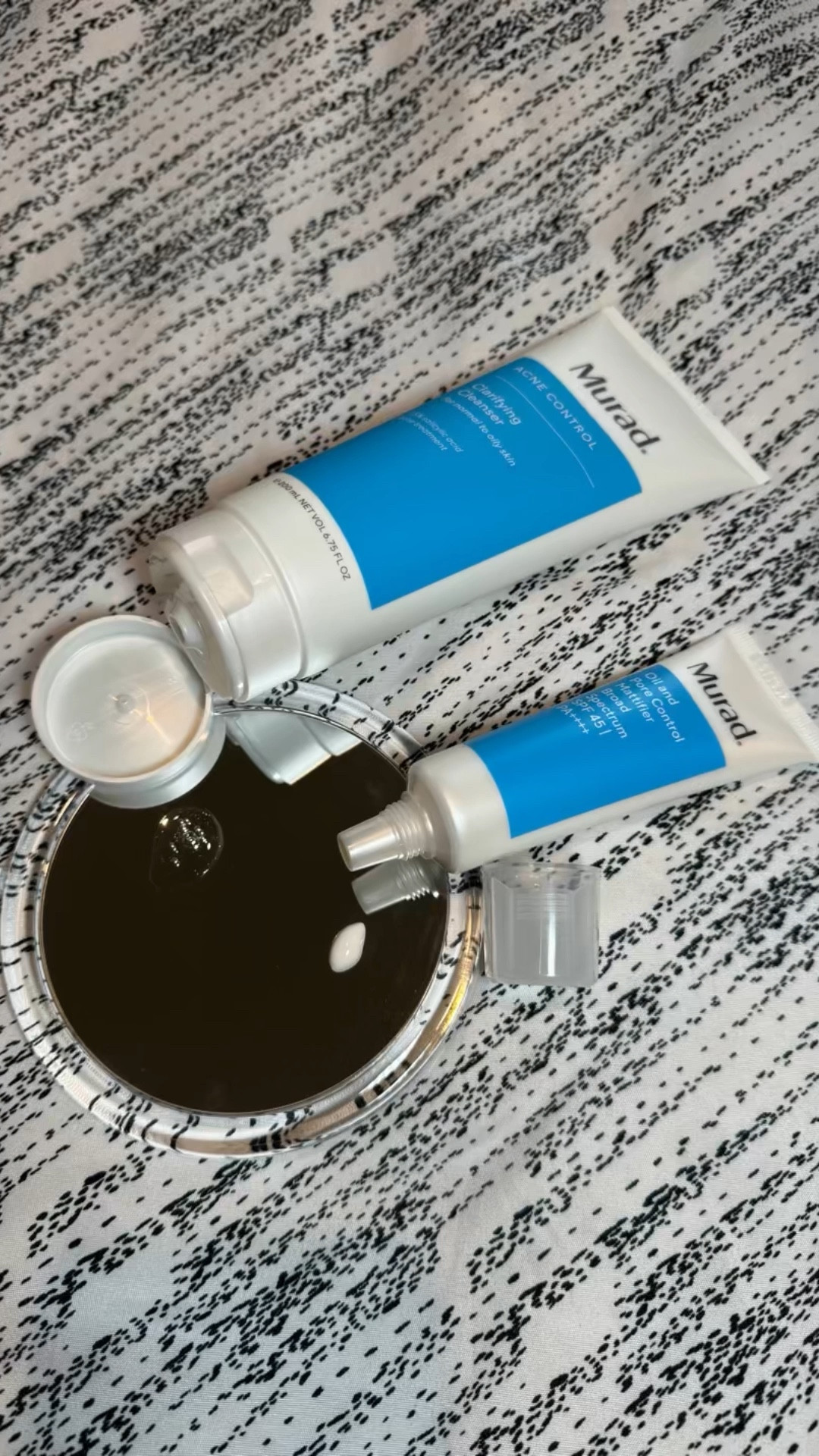 Unbox @muradskincare Acne Control with me 💙
.
Clarifying Cleanser: Cleanses, clears pores, treats acne (immediately + over time) 💙
Oil and Pore Control Mattifier SPF 45: Instantly mattifies, smoothes skin + blurs pores 💙
.
Murad Skincare is a derm-founded, clinically proven brand 💙

#LTKVideo #LTKFindsUnder50 #LTKBeauty