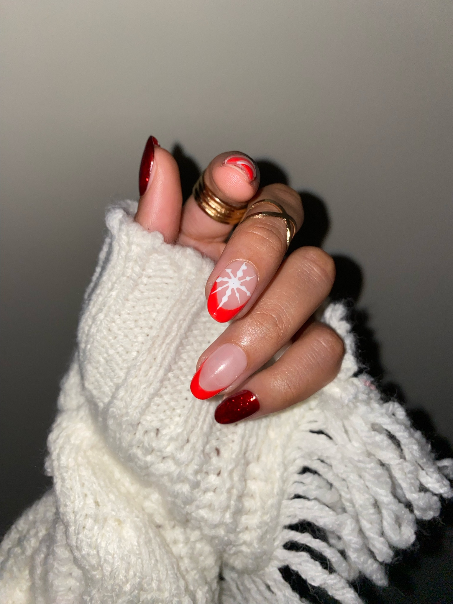 Red snowflake and glitter Christmas nail inspo

#LTKbeauty #LTKFind #LTKSeasonal