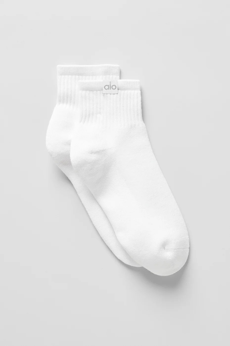 ALO | Quarter Crew Street Socks in White, Size: Medium | Alo Yoga