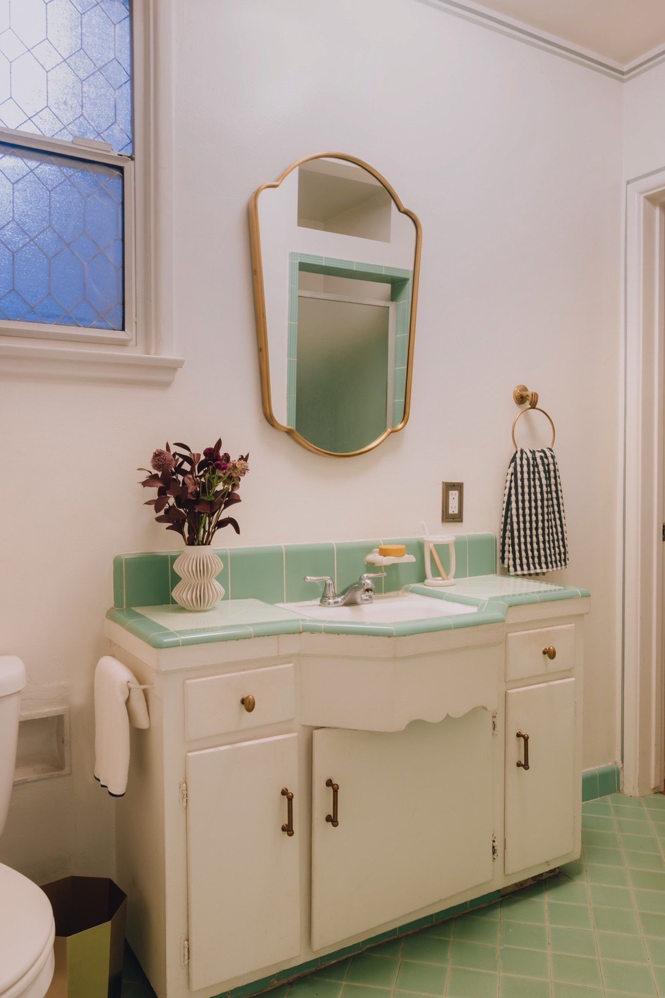 Mallory really brought her rental bathroom to life with these easy swaps!! Obsessed with that mirror 

#LTKHome