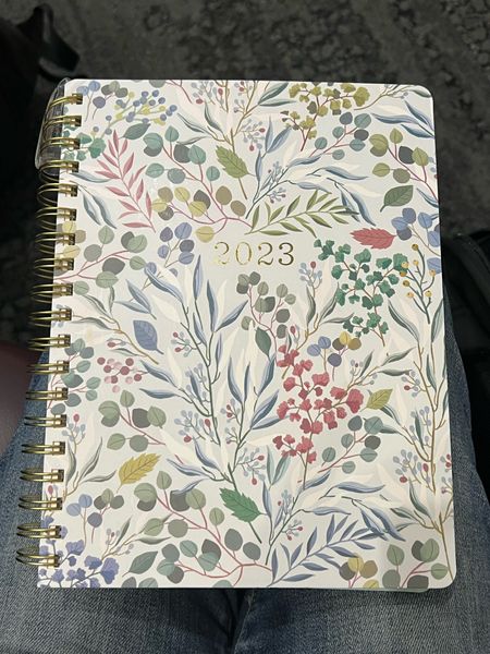 My planner for August 2022-2023. I LOVE IT. Tabbed sections, monthly goals, to do lists, full monthly calendar spread. Notes for each day of month section. 