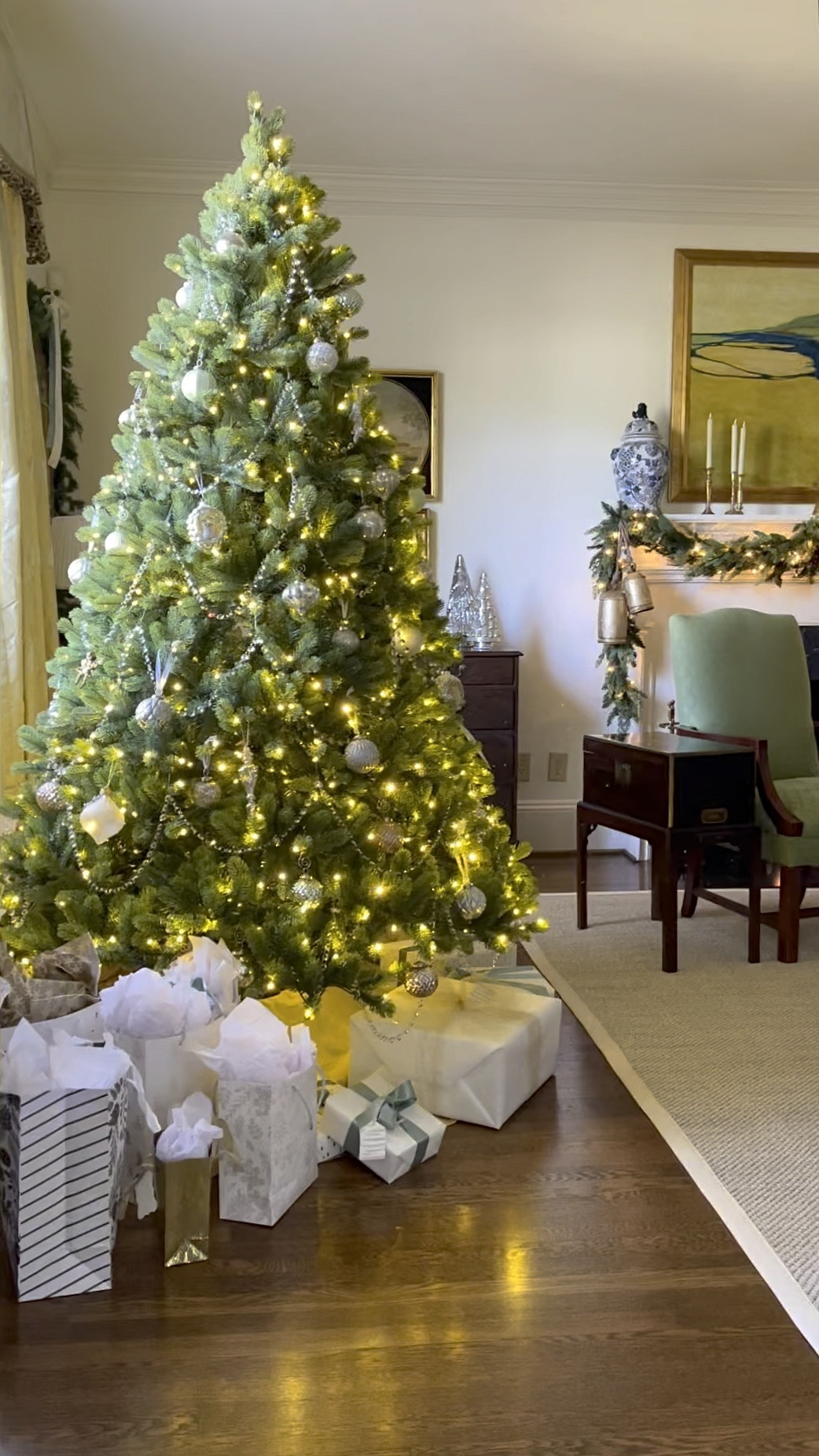 Christmas in the Living Room 🎄✨🤍

#LTKSeasonal #LTKhome #LTKHoliday