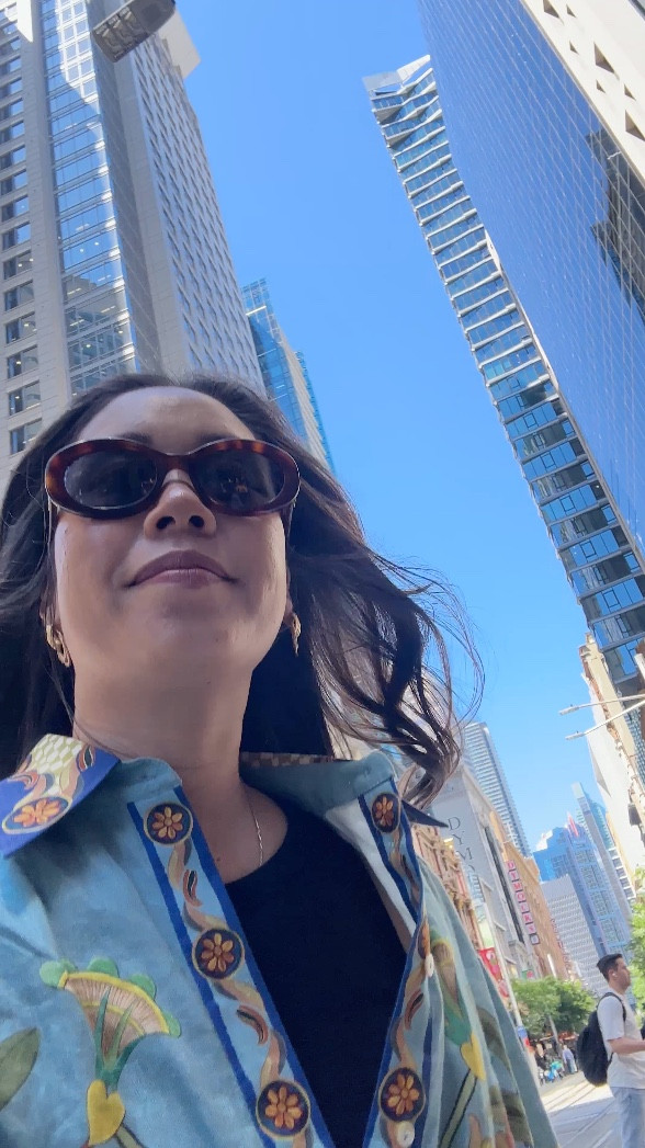 Come run around with me for the day - lawyering, me time, kid things, after hours shenanigans.
My Bellroy gear adapts better than I do tbh - I've linked both the rolltop backpack and sling bag that I'm using - currently 25% off as part of their Black Friday sale! 

Wearing a size M in the pants, size S in the tank 

 

#LTKworkwear #LTKbag #LTKaustralia