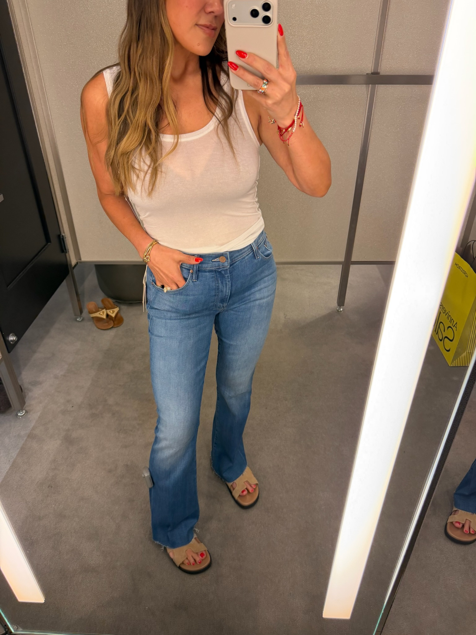 An everyday tank is an absolute staple! I grabbed this one in so many colors during the Nordstrom
Anniversary sale!