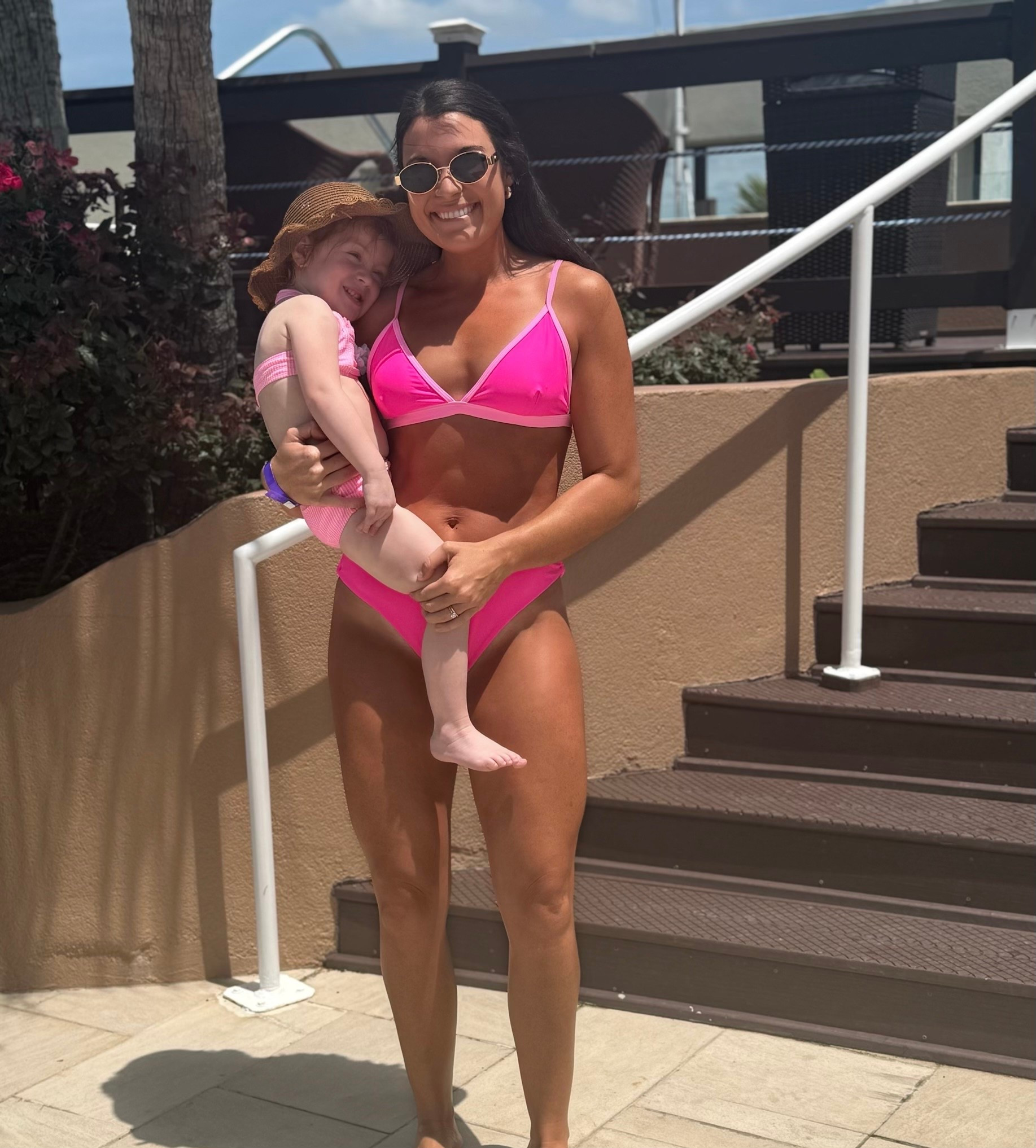 Love this swimsuit! Stretchy material and I love that the most about it!
