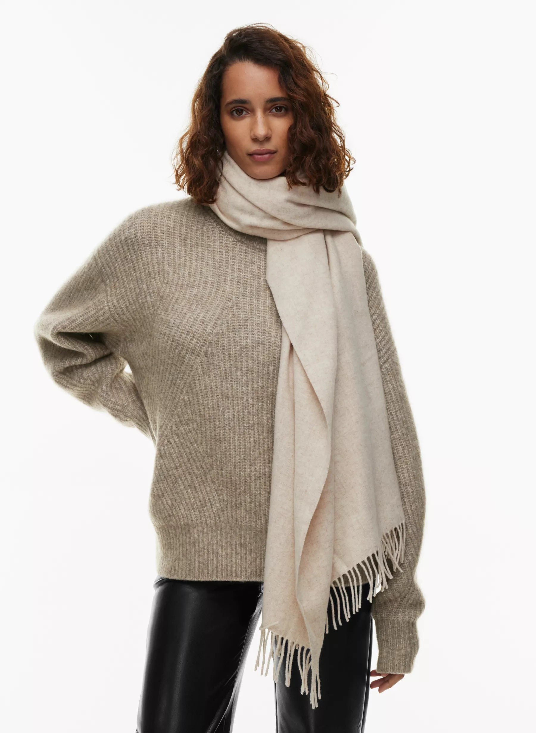 THE CLASSIC SCARF | Aritzia