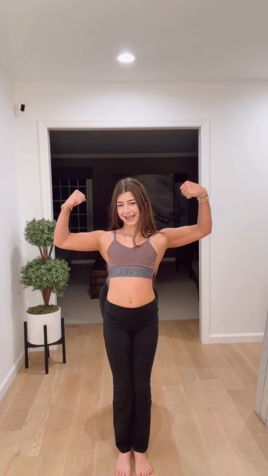 Monday called… we answered with BIG GUY ENERGY 💪

Starting the week strong with my girl and some SpongeBob  moves🧽💃
If you need us, we’ll be dancing our way into the week.  Get up and do a little dance with us! 

Have a great Monday friends! 

#bigguydance #spongebobthemovie #icespice #motherdaughterdance #mondaymoves