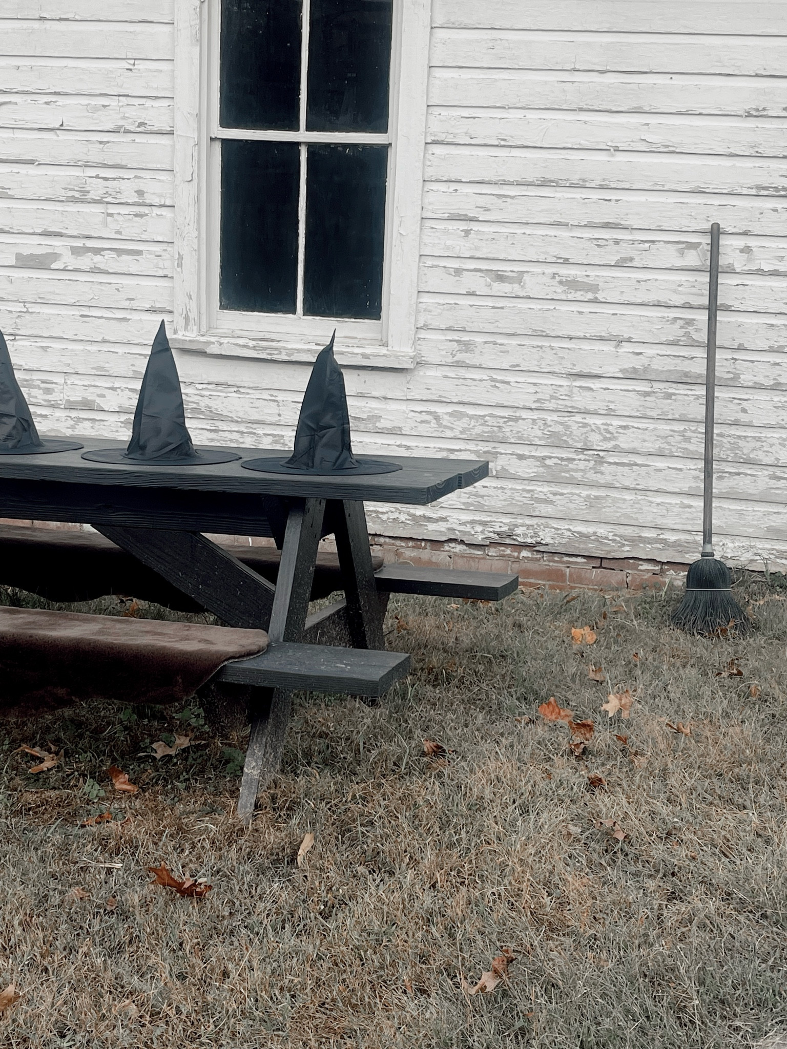 Halloween decor #spooky #spookyseason #halloween #halloweendecor 

#LTKStyleTip #LTKHome #LTKSeasonal