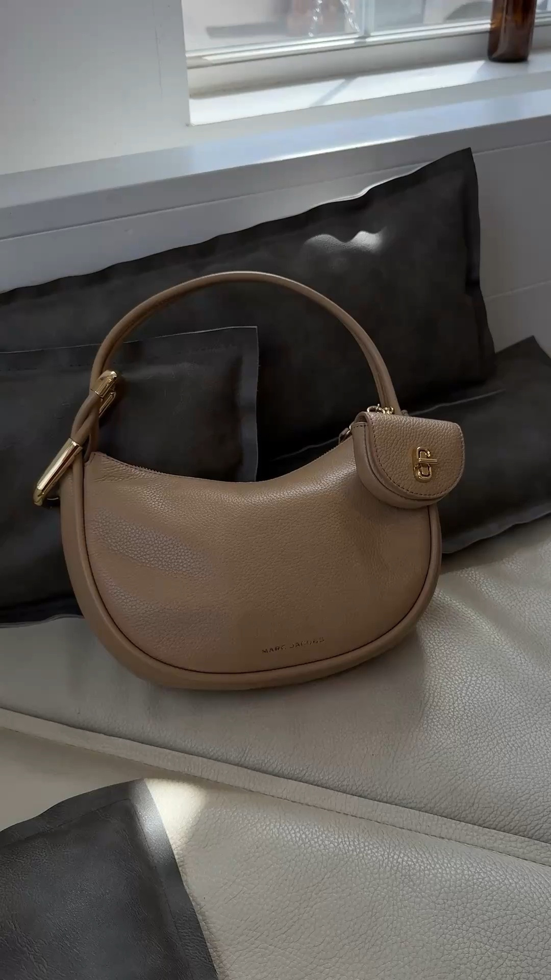 Upstate diaries with my @marcjacobs Dual Hobo Bag #NordstromPartner @nordstrom @marcjacobs