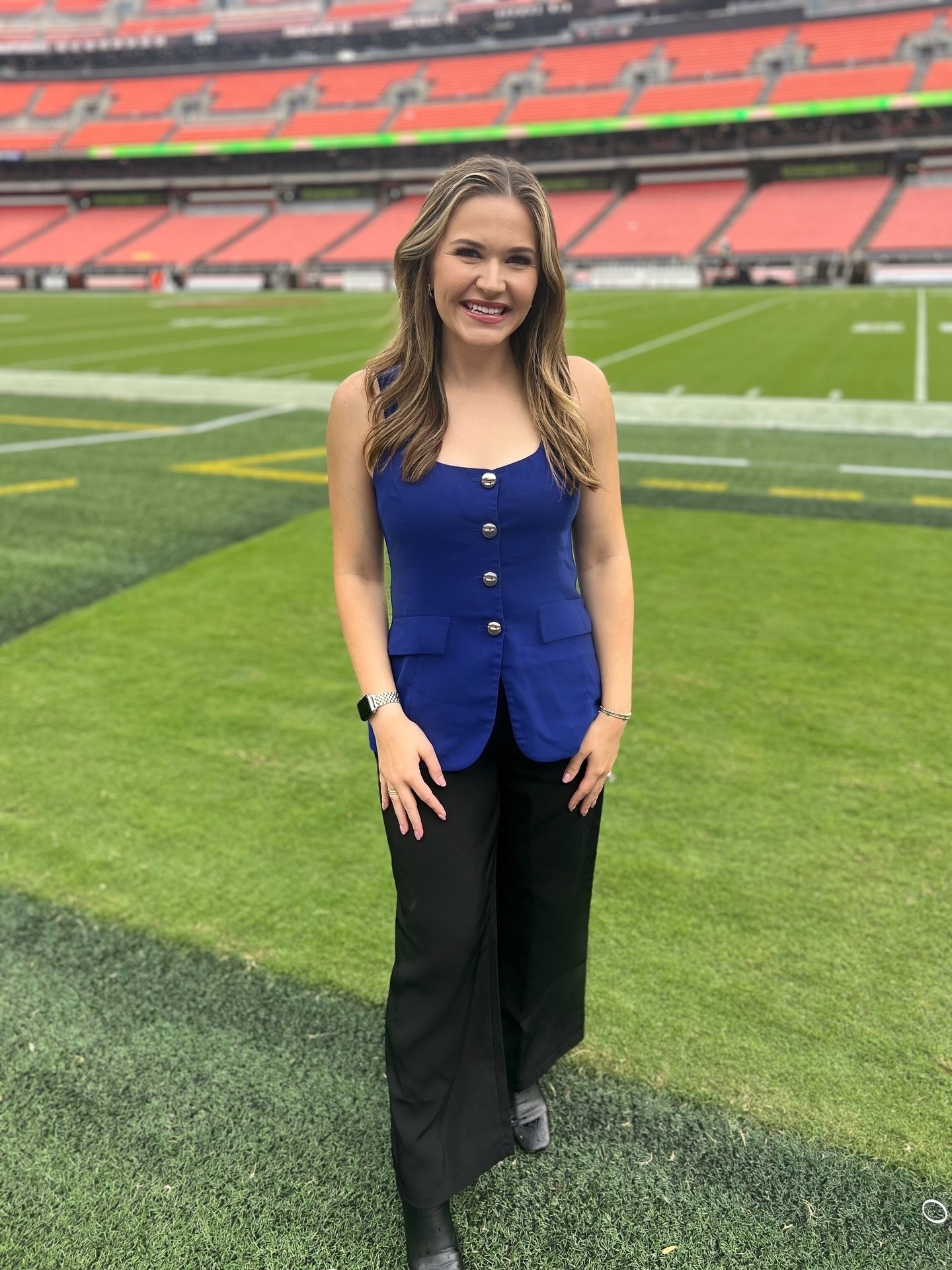 Beautiful Sunday for a walk-off field goal ☀️

#cleveland #NFL #sportsreporter #womeninsports #browns