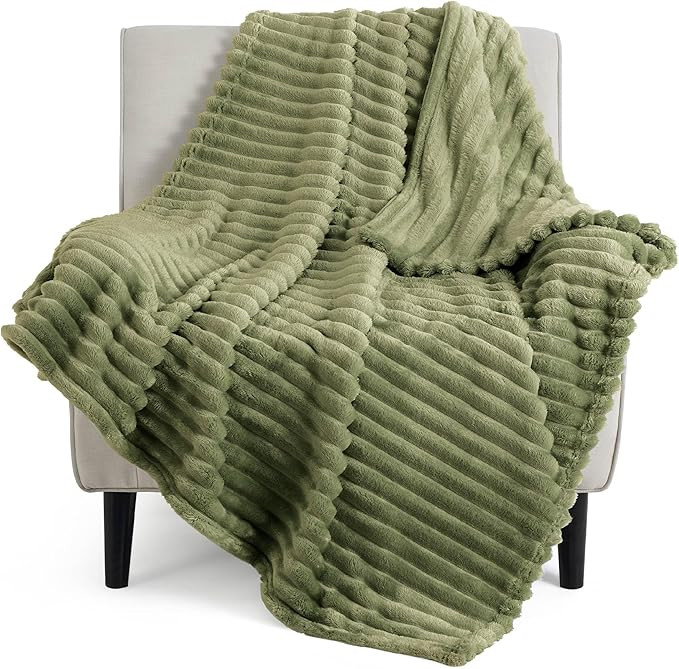 Bedsure Throw Blanket for Couch - Super Soft Cozy Blankets for Women, Cute Small Fleece Blanket f... | Amazon (US)
