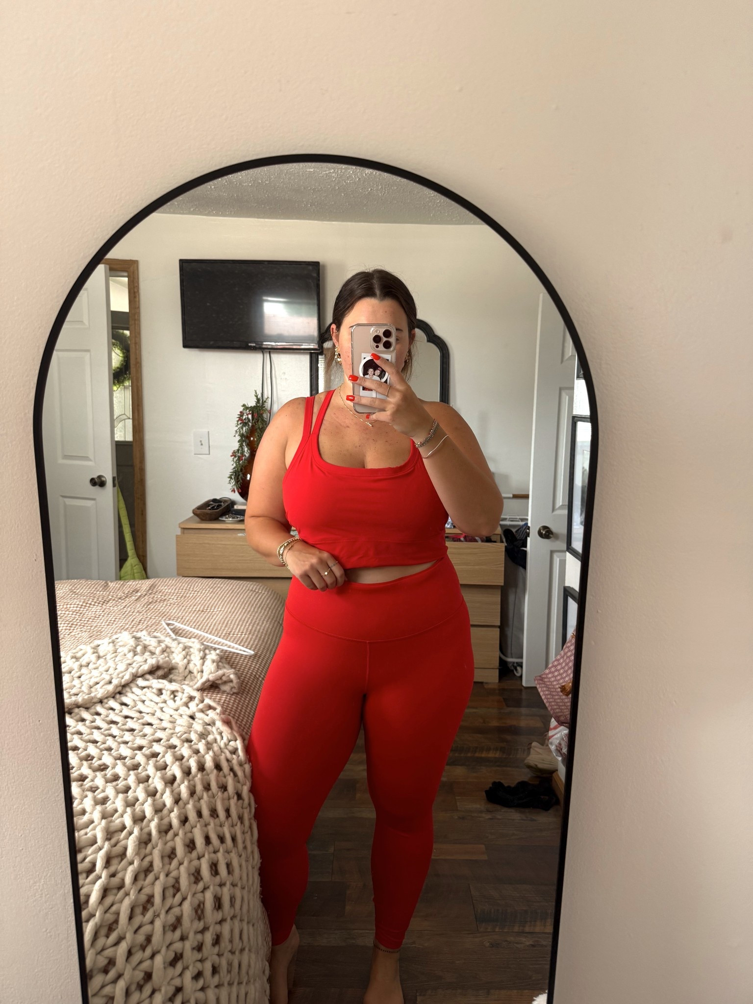 Xl in leggings 
Xl in sports bra- would size down! 


#LTKStyleTip #LTKMidsize #LTKActive
