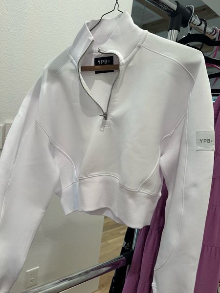Comfy white pullover size xxs on sale 

#LTKfindsunder100 #LTKsalealert #LTKfindsunder50