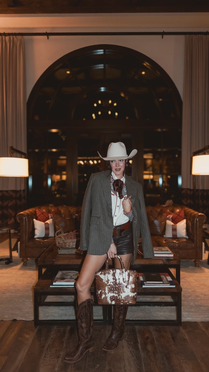 the inspo is daily at this point 🤠👢🤎 @lane.official (code: “TXCARA”)

Type “OUTFIT DETAILS” for info on everything I’m wearing! 

#westernfashion #westernstyle #cowgirlstyle #cowgirlchic #rodeofashion #westernfashion #nfr #nfr2025 #nfrstyle

#LTKootd #LTKgrwm #LTKStyleTip