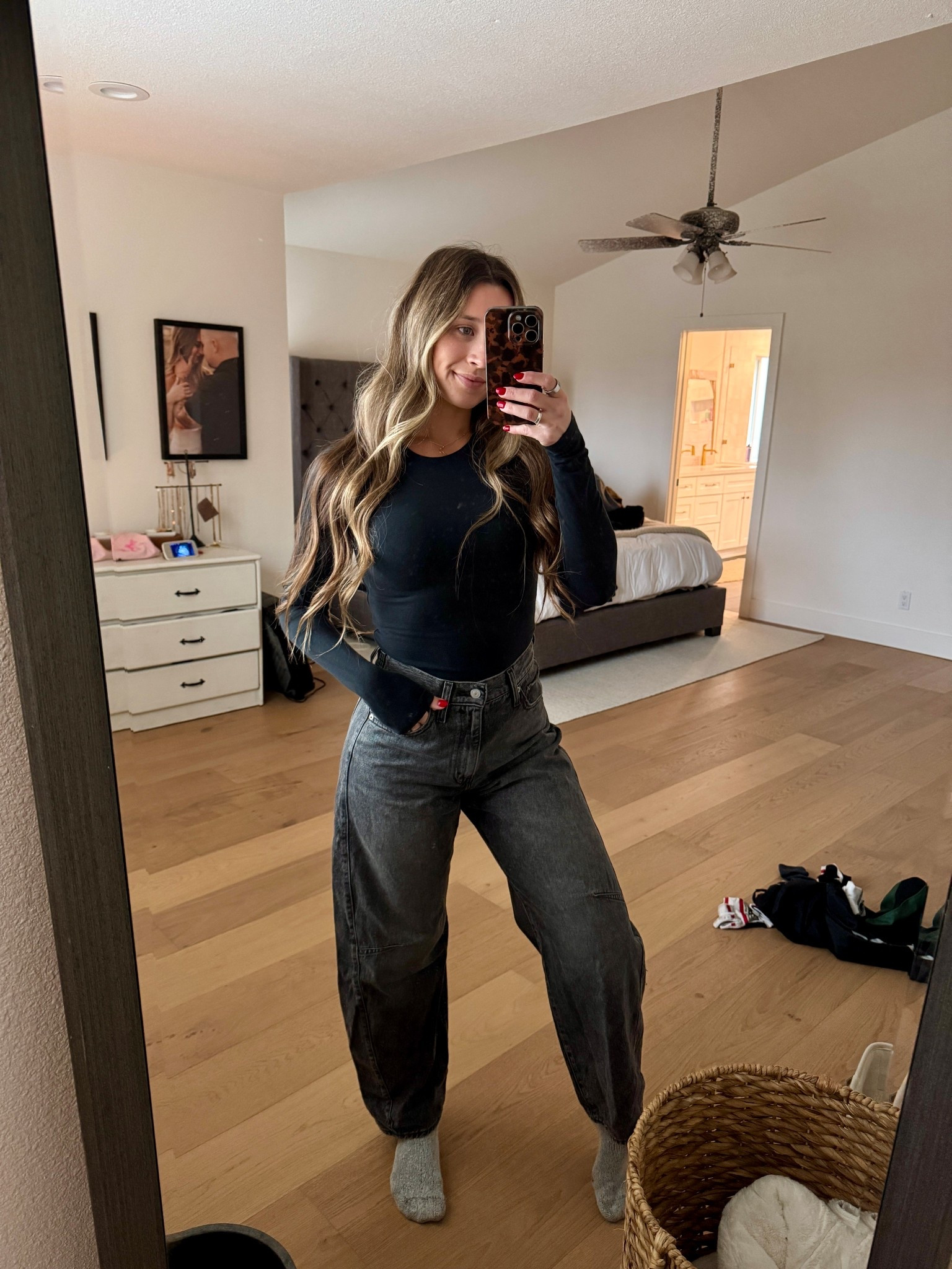 The cutest barrel jeans! The Levi’s cinch waist barrel jeans 😍 and ON SALE

#LTKSaleAlert