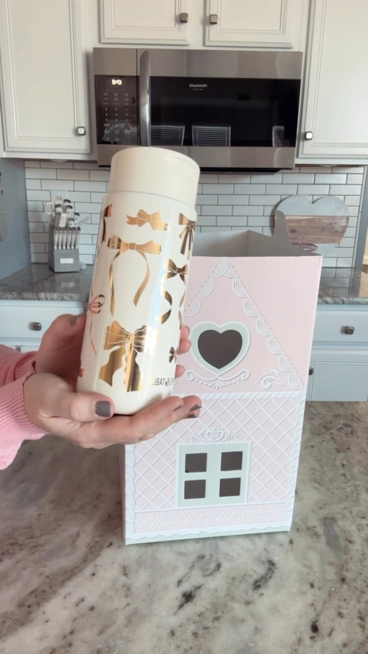 Valentine’s Day teacher gift idea 🫶🏻

#LTKWatchNow #LTKSeasonal #LTKGiftGuide