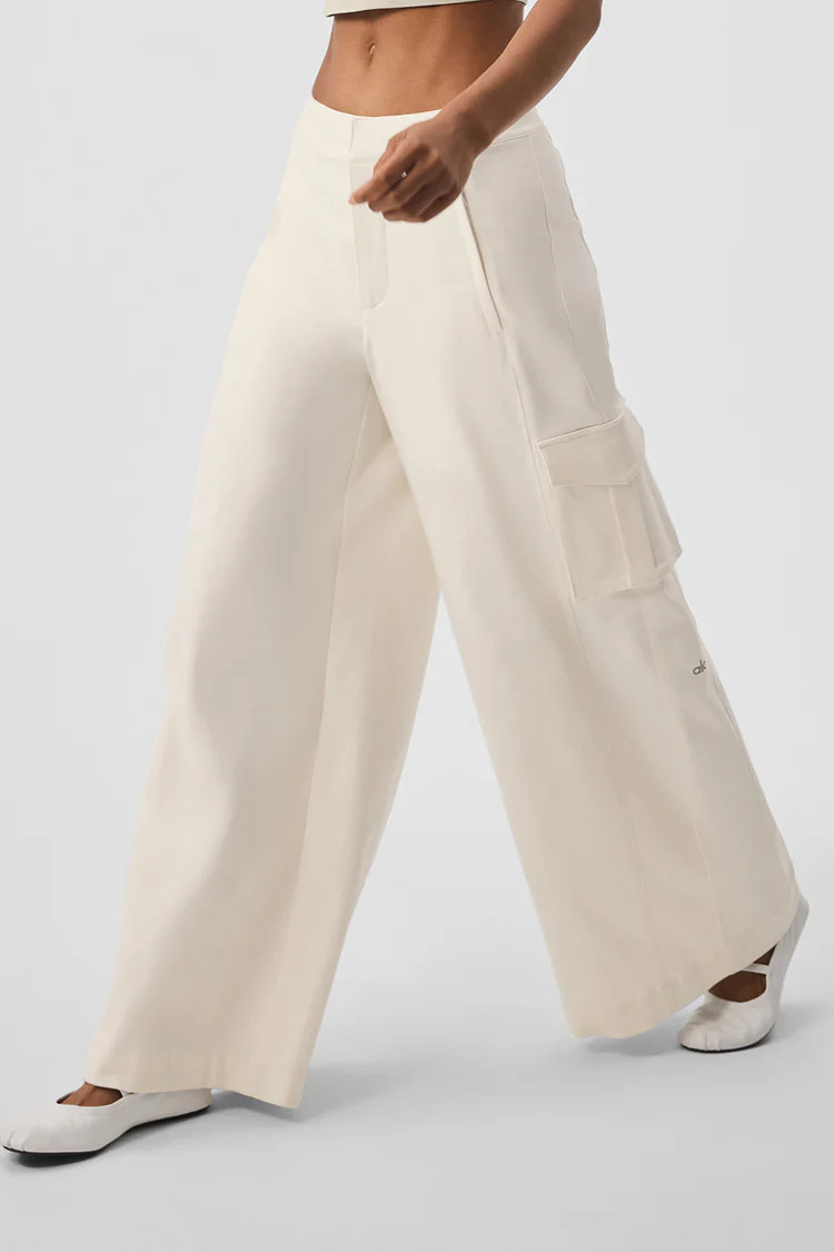 Show Off Cargo Wide Leg Trouser (Regular) | Alo Yoga (US)
