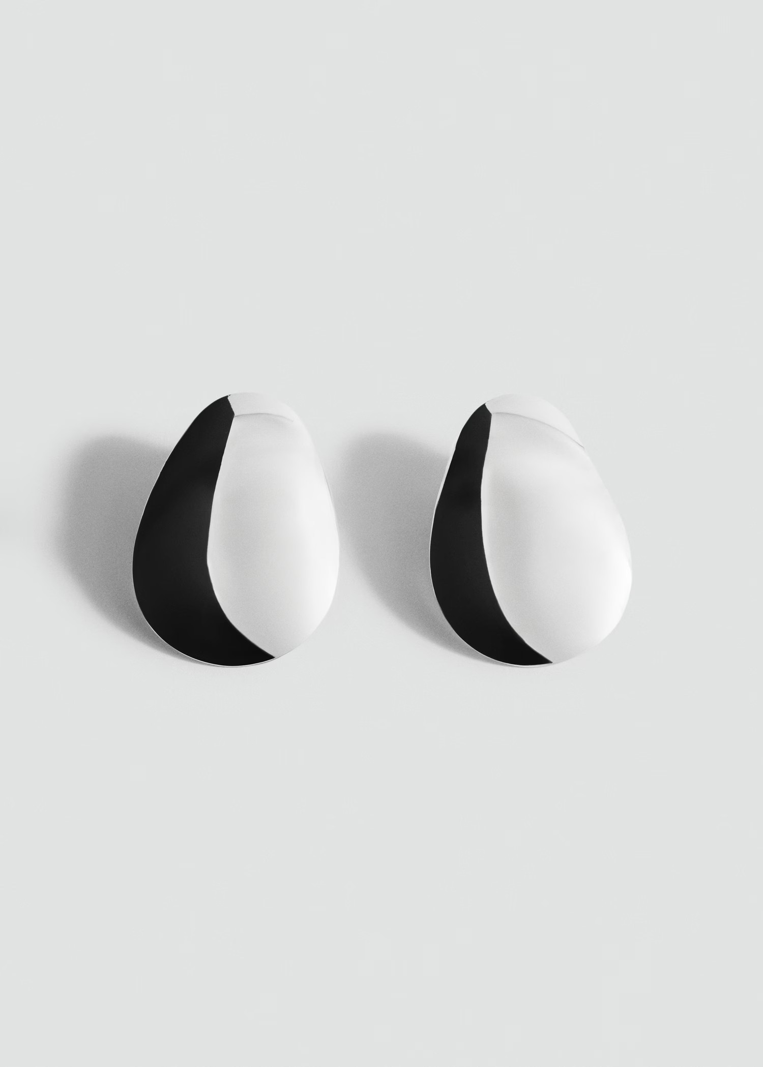 Maxi oval design earrings - Women | MANGO USA | Mango (US/MX/AU)