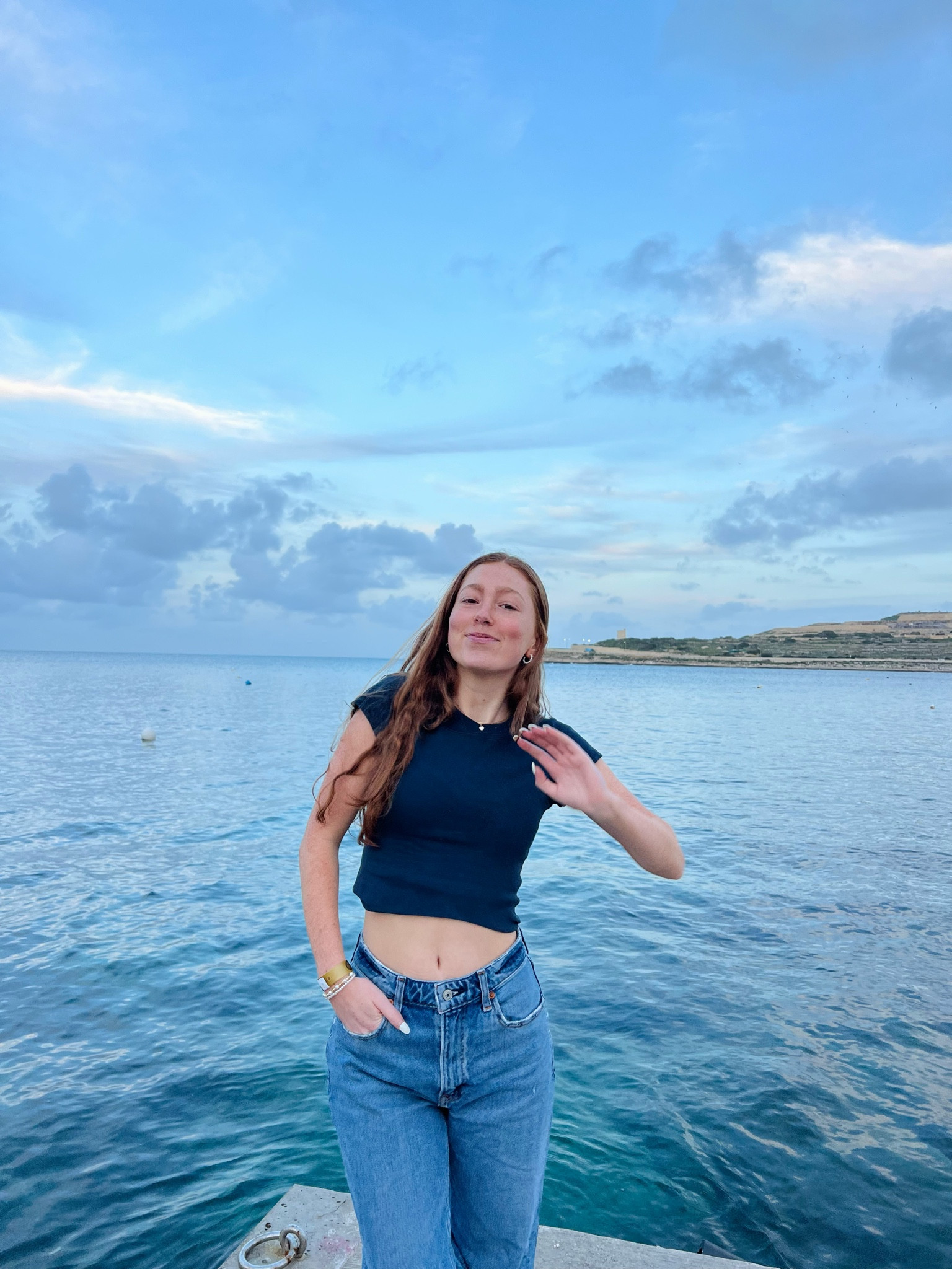 Shirt: aritzia
Jeans: Abercrombie


#LTKeurope #LTKSpringSale #LTKbeauty