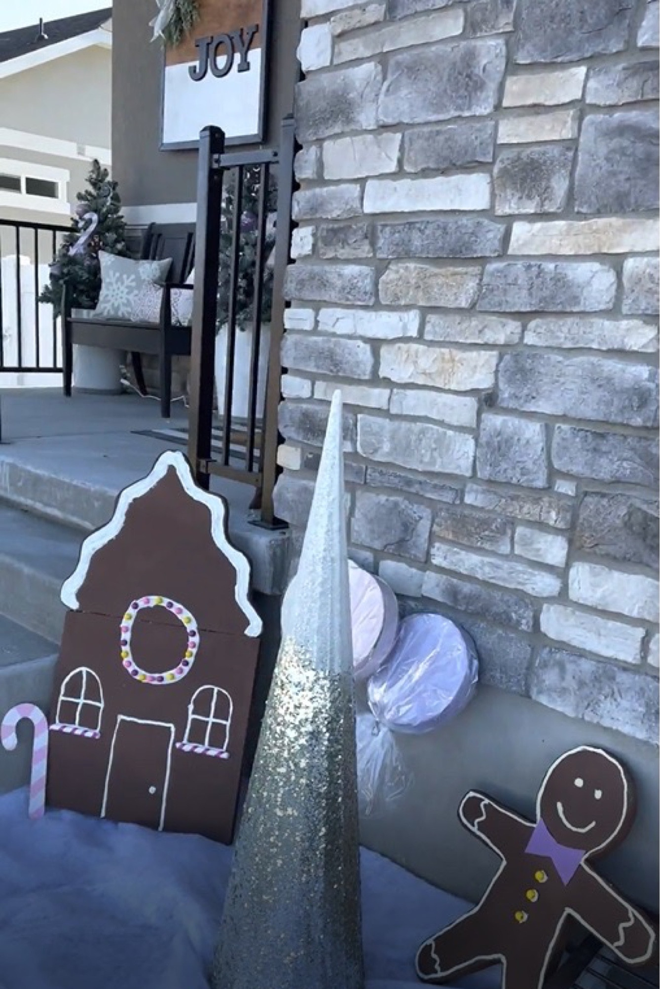DIY Gingerbread Front Porch

#LTKhome #LTKHoliday #LTKSeasonal