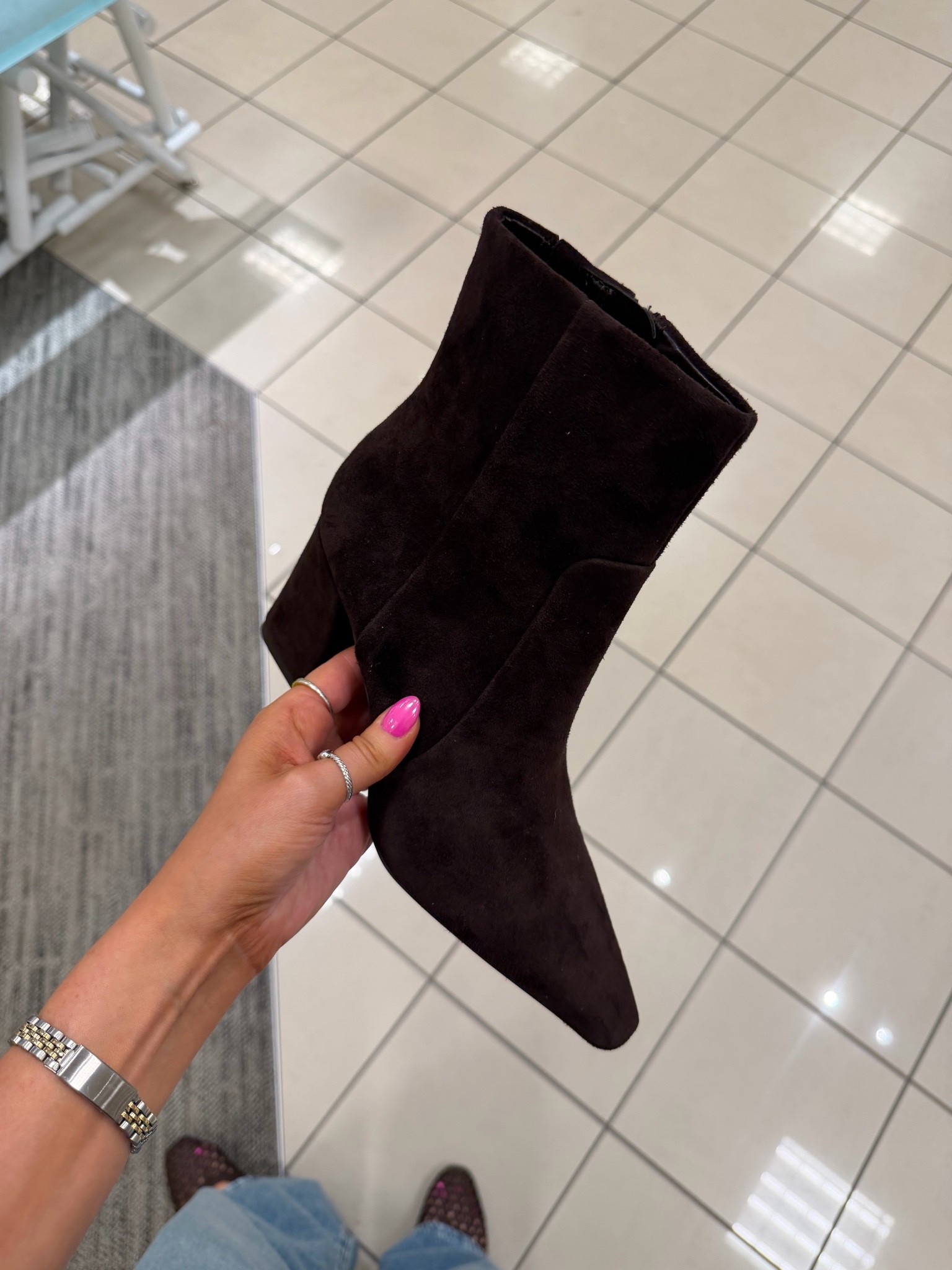 Got these! Obsessed with the chocolate brown suede and they are sooo flattering on 🤌🏼 I got my true size @samedelman