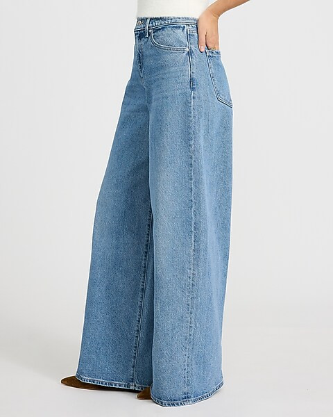 High Waisted Light Wash Relaxed Wide Leg Jeans | Express
