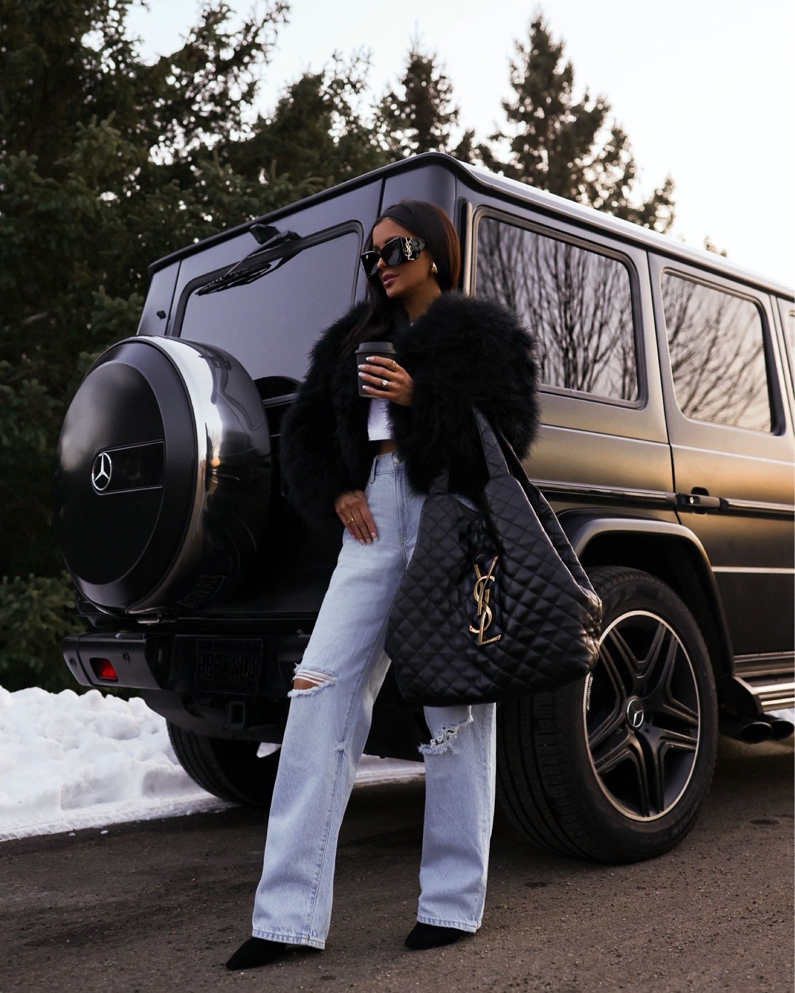 Fall date night outfit
Revolve faux fur jacket
Wide leg jeans
Saint Laurent icare tote


#LTKStyleTip #LTKSeasonal #LTKSaleAlert