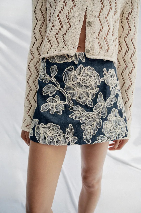 Skort with lining and embroidery. Invisible side zip fastening. | Zara US