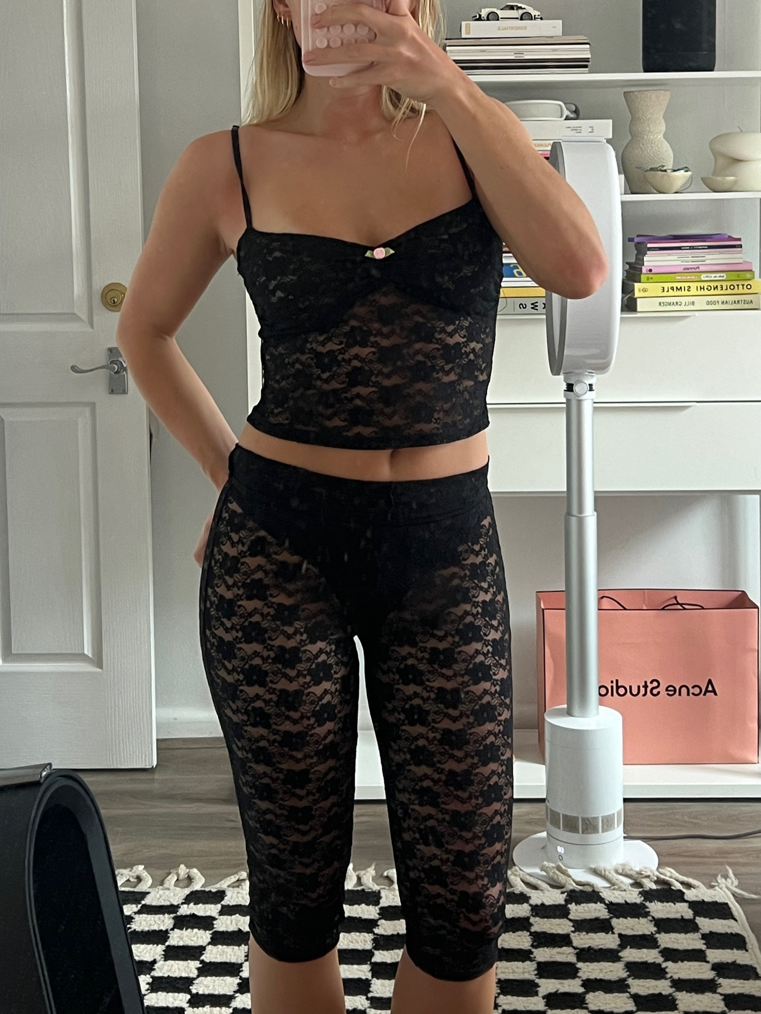 a lace moment 🖤

#LTKaustralia #LTKstyletip