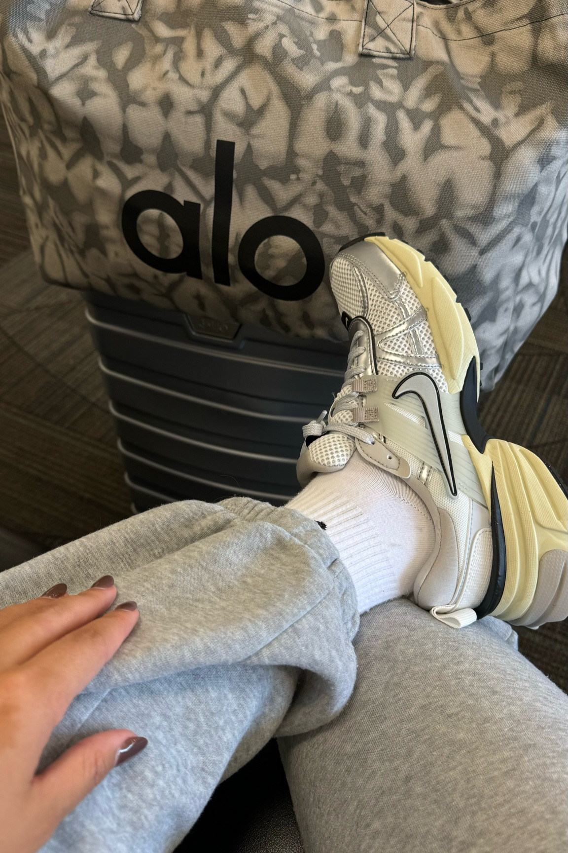 New shoes que estoy amando
Mi talla es size 7 pero pedi womens 7.5 ya que me siempre pido los tennis media talla mas para que sean mas comodos y por las medias, entonces diria que son true to size. COMODOS Y BELLOS✨