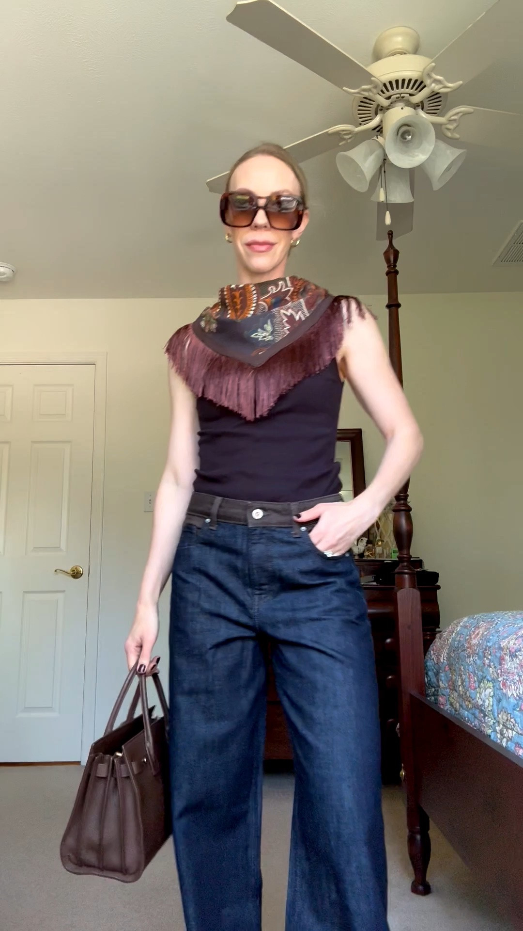These two tone dark wash jeans from @Zara are so good! Love the western vibe - wearing a size 2