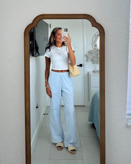 spring/summer outfit ideas from Hollister. code HCOMCKENZIE for an EXTRA 20% off (code is stackable)

sizing: 
XS baby tee
XS REGULAR linen pants 