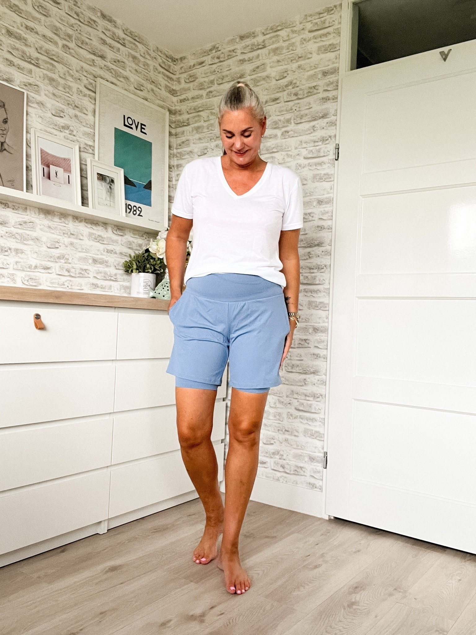 Vandaag pas ik Halara shorts in 7” en 5” lengte. Afgebeeld is de 7” lengte in maat medium. Dit zijn de perfecte wandelstokken als je het mij vraagt.

#LTKnederlands #LTKeurope #LTKfitness