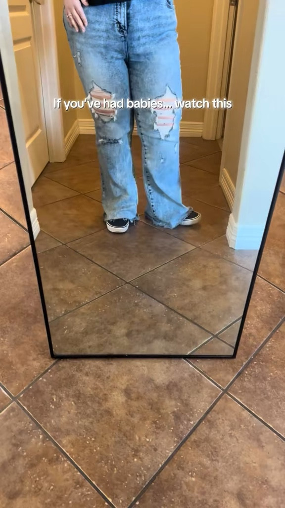 Tummy control jeans on a midsize mom body

#LTKMidsize #LTKmomlife