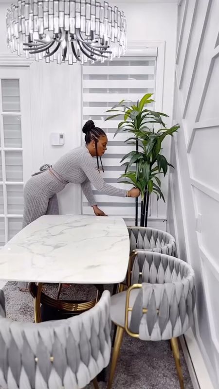 My kitchen nook is one of my favorite places in my home. I love that we spend the most quality time in this space. 
Tap below to shop! Follow me @omabelle for more Fashion, Home & everything inbetween. Glad to have you here!!! 💕😊🙏



#LTKVideo #LTKStyleTip #LTKHome