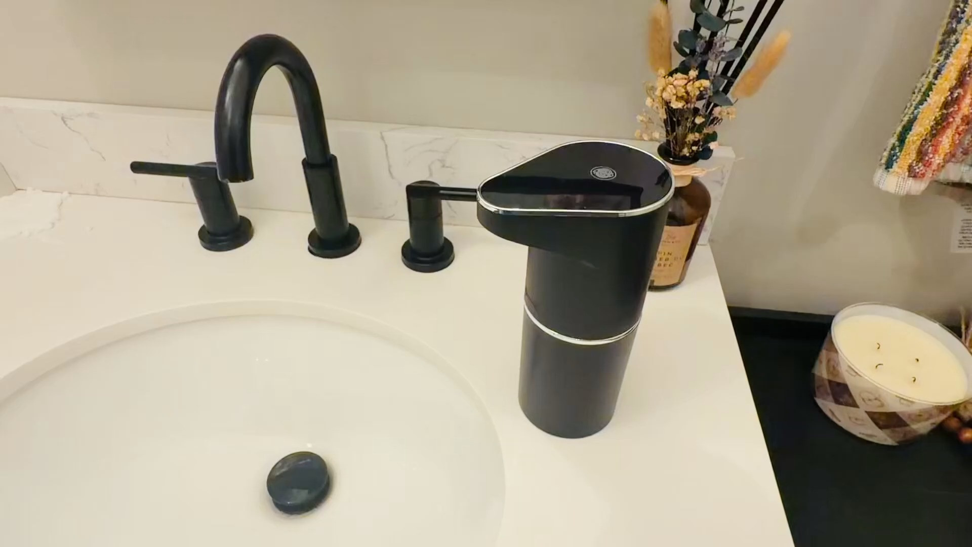 #ad This post contains affiliate links, which means I may earn a small commission if you make a purchase through my links.

This touchless automatic soap dispenser is a great upgrade for kitchens and bathrooms. The infrared motion sensor dispenses soap automatically, helping reduce mess and keeping things more hygienic. It has three adjustable levels so you can control how much soap comes out, and the rechargeable design means no batteries to replace.
 

 #LTKHome